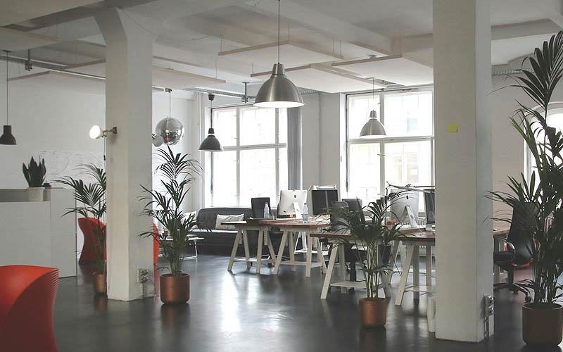 Lampy do biura w firmie - na jaki rodzaj lamp postawić?