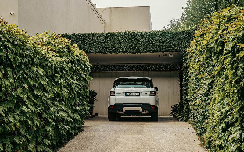 Płyty podjazdowe - jak zrobić porządny wjazd, który nie „siądzie” po pierwszej zimie