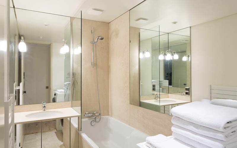 Szkło na wymiar - funkcjonalność, estetyka i nowoczesne rozwiązania